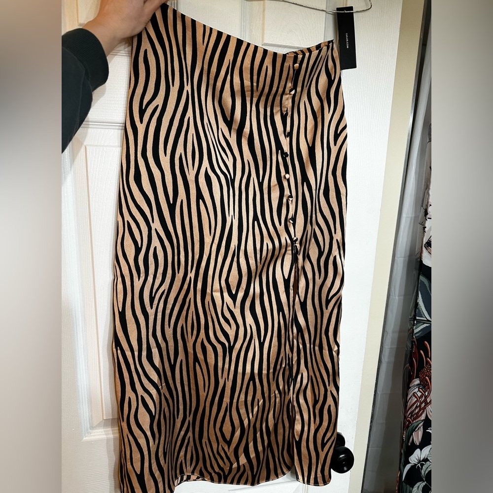 Women’s Lulus medium zebra print skirt. Never worn new with tags.